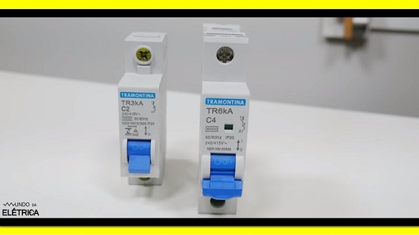 Uma das grandes diferenças é que existem minidisjuntores com diferentes correntes de curto circuitos.