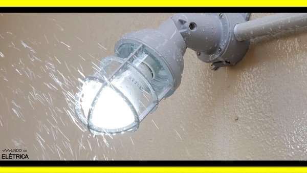 Locais sujeito à umidade, pó, gases e vapores não inflamáveis.