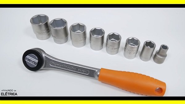 Tamanhos diferentes de cabeças de parafusos.