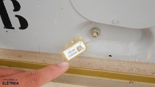 Como trocar o disjuntor do padrão de entrada?