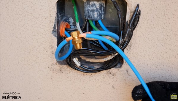 Emenda de Cabos com Conector Split Bolt