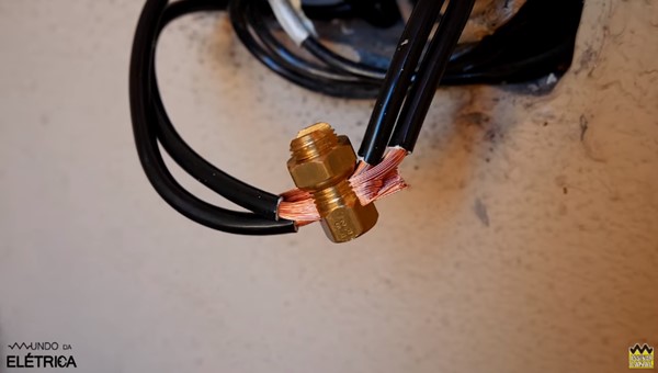 Emenda de Cabos com Conector Split Bolt